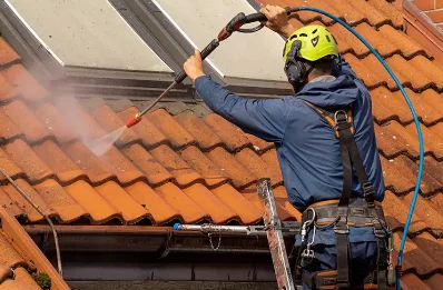 Démoussage et hydrofuge de toiture à Fouzilhon
